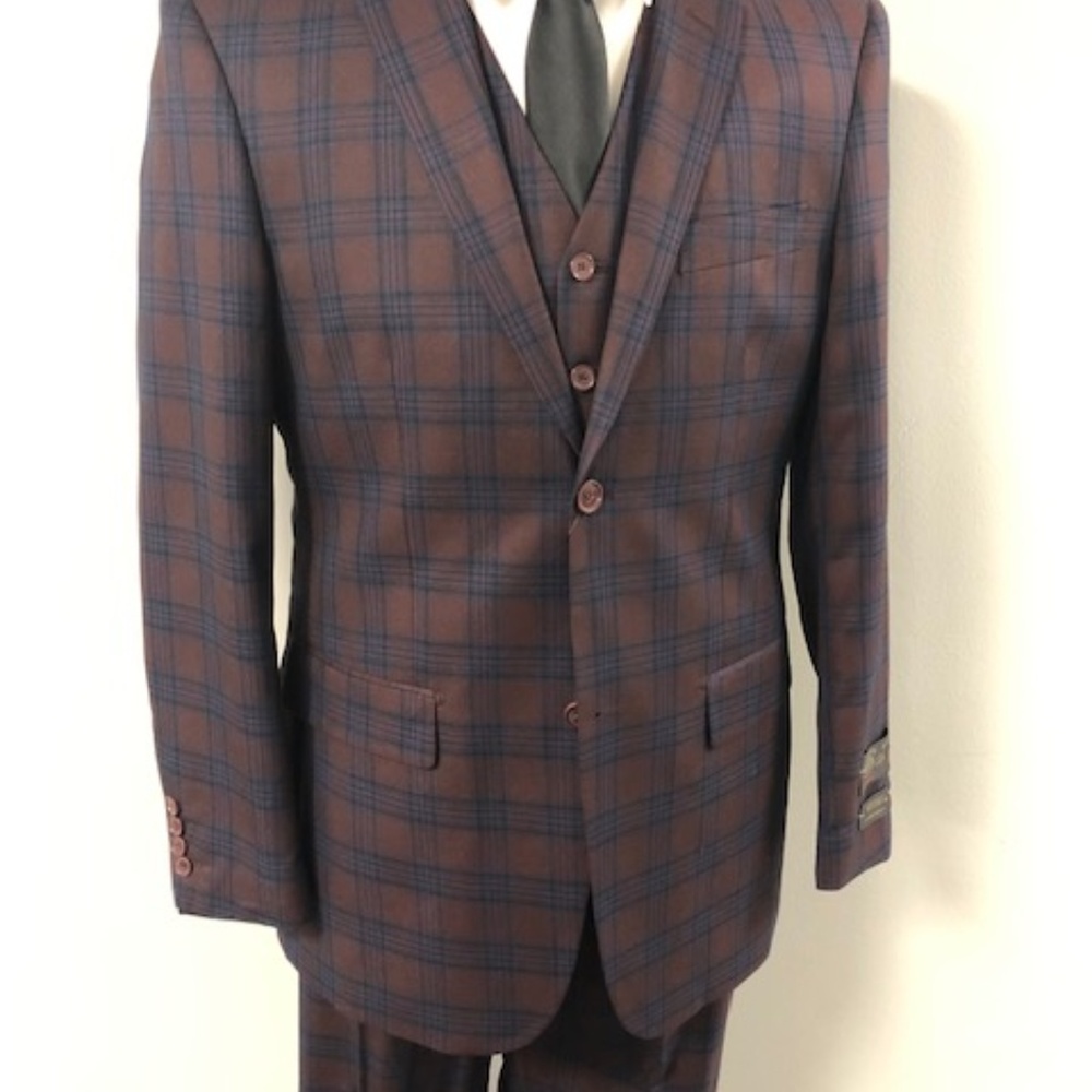 Suit - Picture 2 of 4